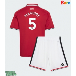 Manchester United Harry Maguire #5 Replika Babytøj Hjemmebanesæt Børn 2026-27 Kortærmet (+ Korte bukser)